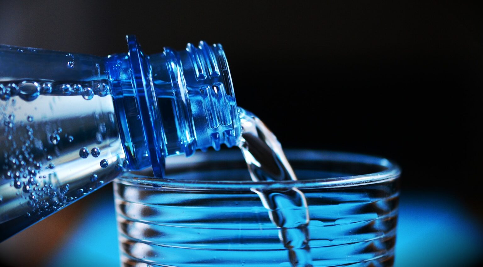 7 Harmful Side Effects of Plastic Water Bottles Weo